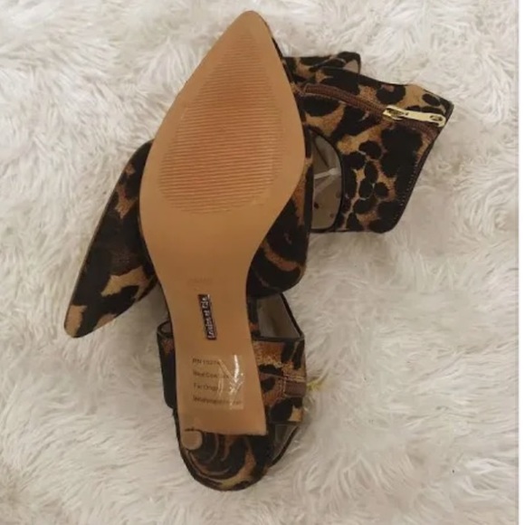 Brand new fur with pearls classy heel! Make an offer! - Picture 15 of 15